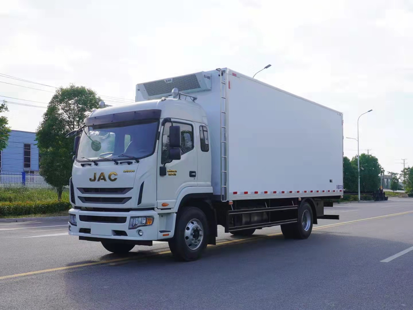 國(guó)六江淮德沃斯Q9 6.8米冷藏車(chē)