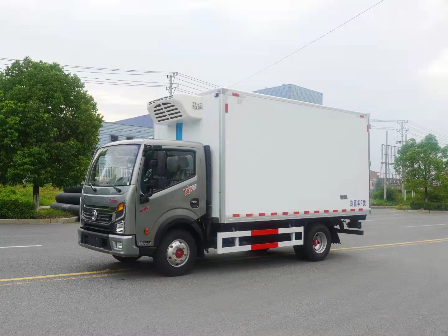 國(guó)六東風(fēng)凱普特4.2米冷藏車(chē)