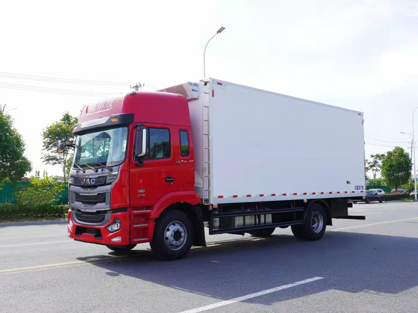 國(guó)六江淮格爾發(fā)6.8米冷藏車(chē)