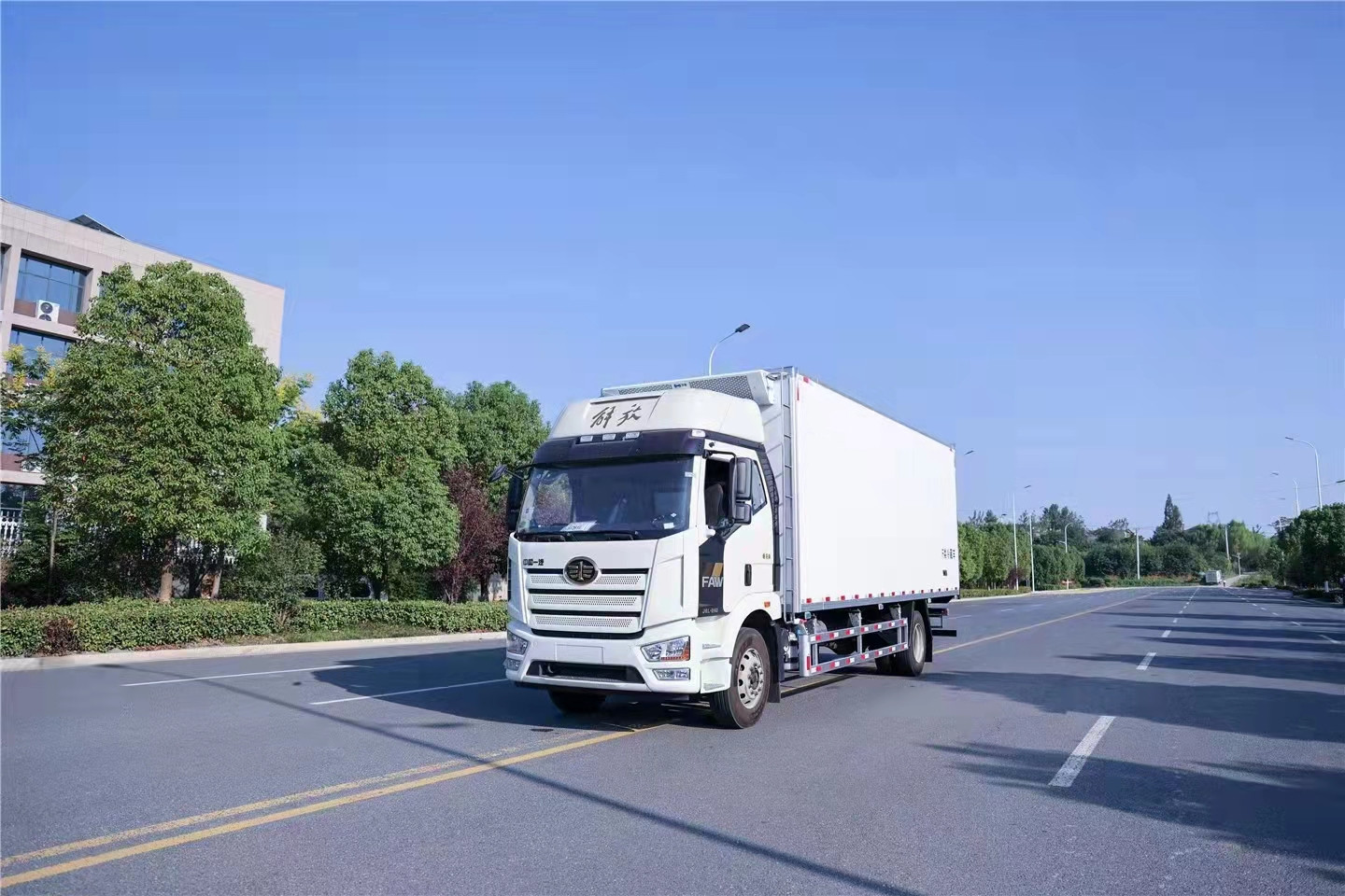 國六解放J6L 7.5米冷藏車