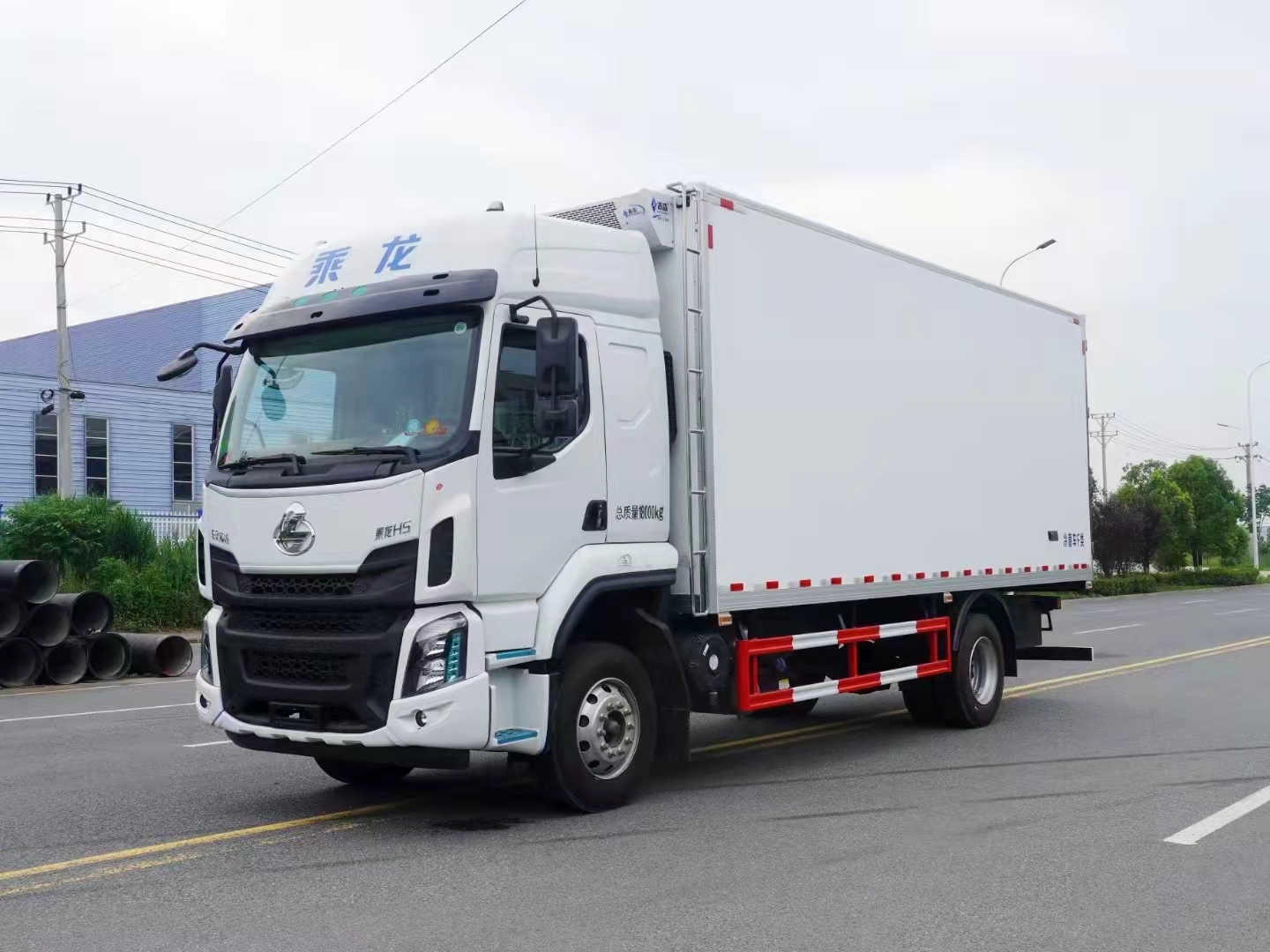 國(guó)六柳汽乘龍H5 6.8米冷藏車(chē)